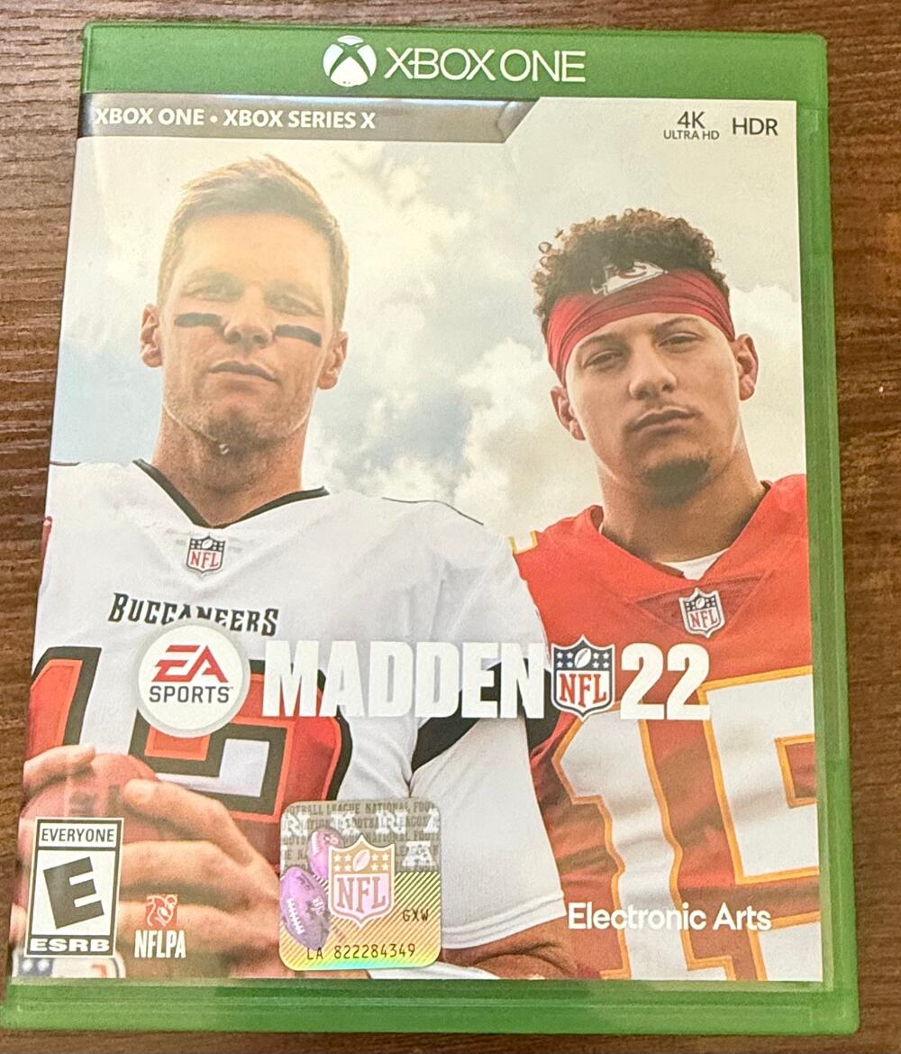Madden NFL 22 Xbox One & Xbox Series X  Sports Football Game